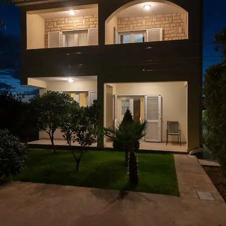Villa Green Oasis With Private Pool, Full Privacy