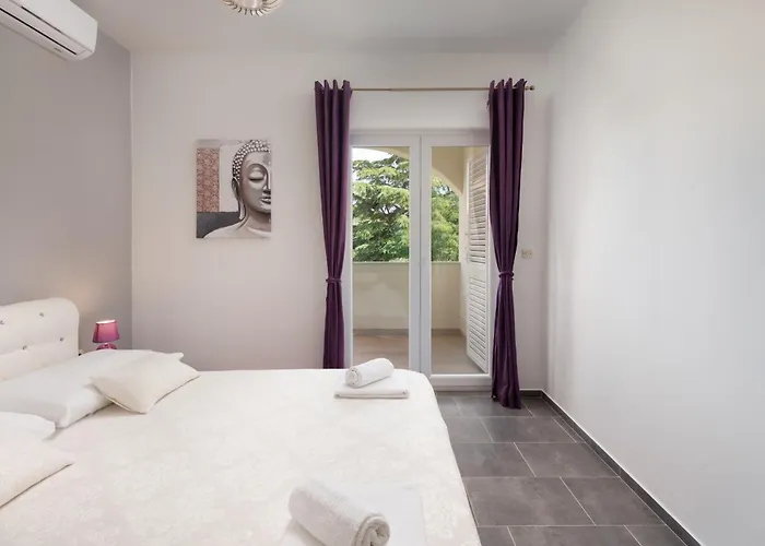 Villa Green Oasis With Private Pool, Full Privacy Vila *