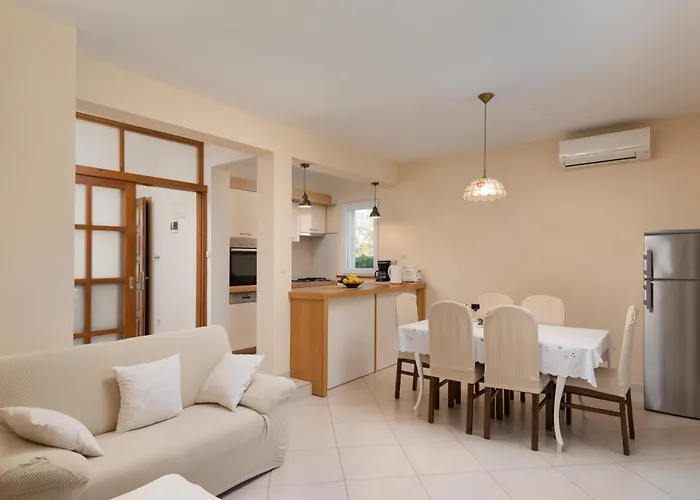 Villa Green Oasis With Private Pool, Full Privacy Vila Sukošan