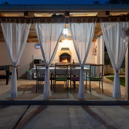 Oasis With Private Pool, Full Privacy 빌라 Sukošan