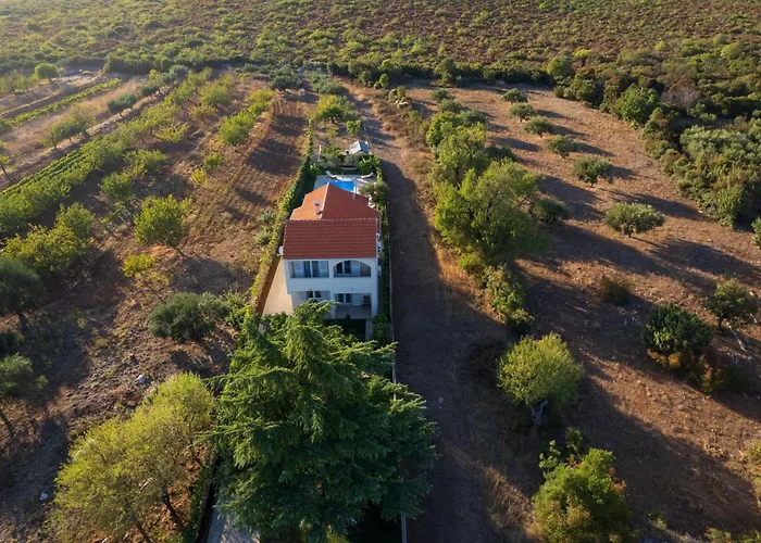 Villa Villa Green Oasis with large pool *