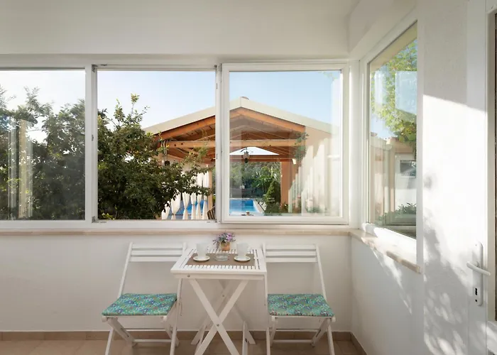 Villa Green Oasis with large pool Sukošan